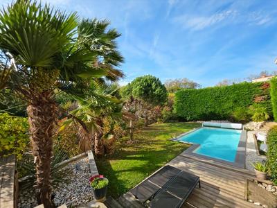 Maison - 195 m² - 7 pièces