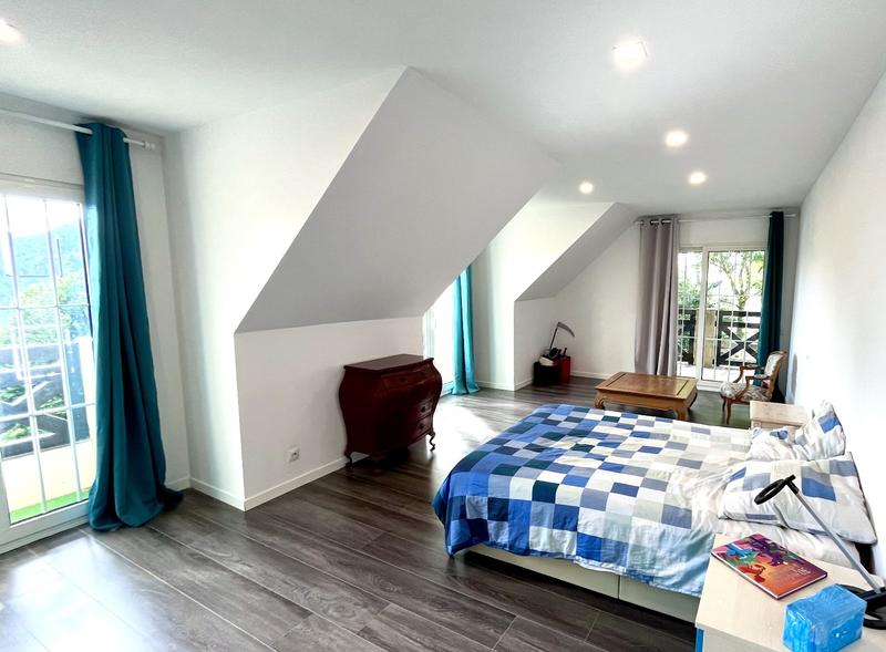 Maison - 475 m² - 8 pièces