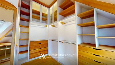 Maison - 223 m² - 9 pièces