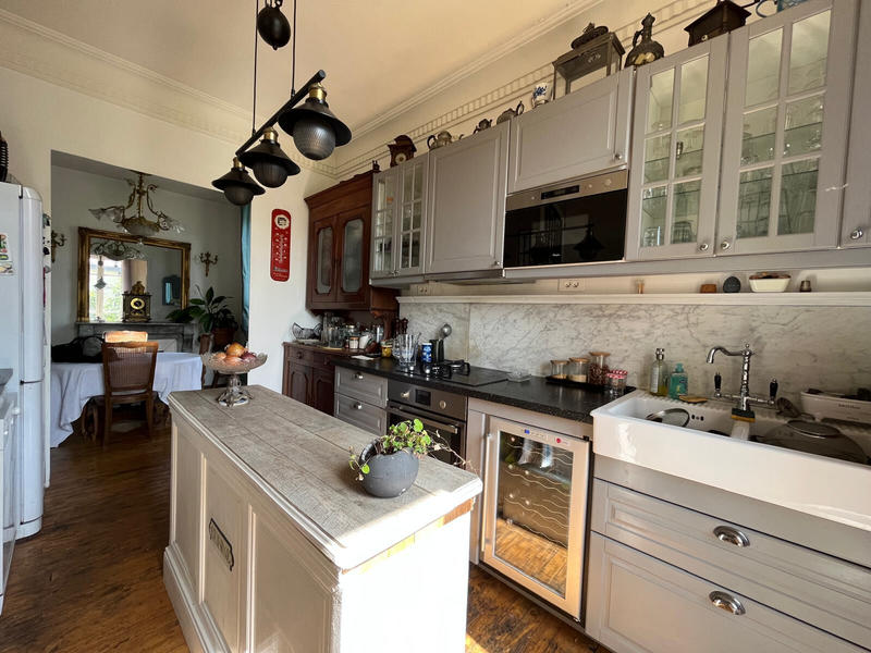 Maison - 185 m² - 10 pièces