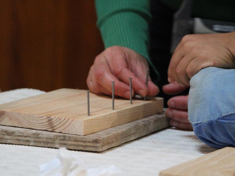 Construction d'une mangeoire à oiseaux  à Terres d'oiseaux