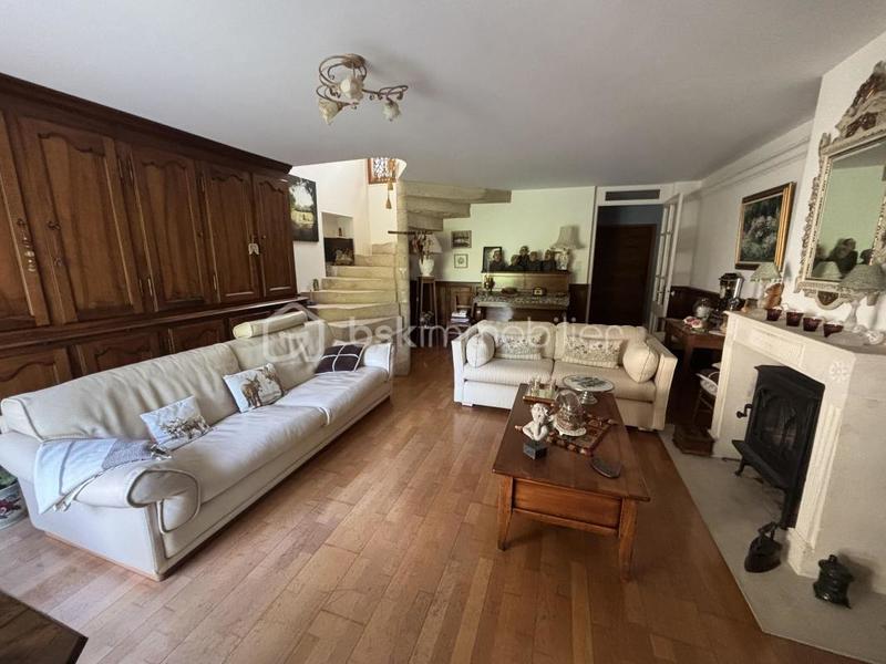 Demeure - 250 m² - 7 pièces