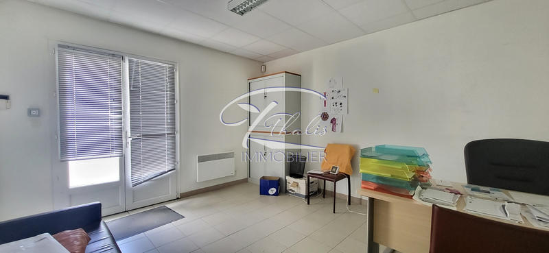 Entrepôt - 1 200 m²