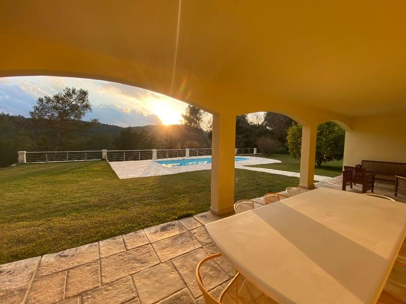 Villa - 325 m² - 5 pièces