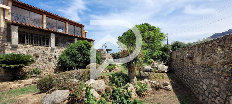 Demeure - 259 m² - 11 pièces