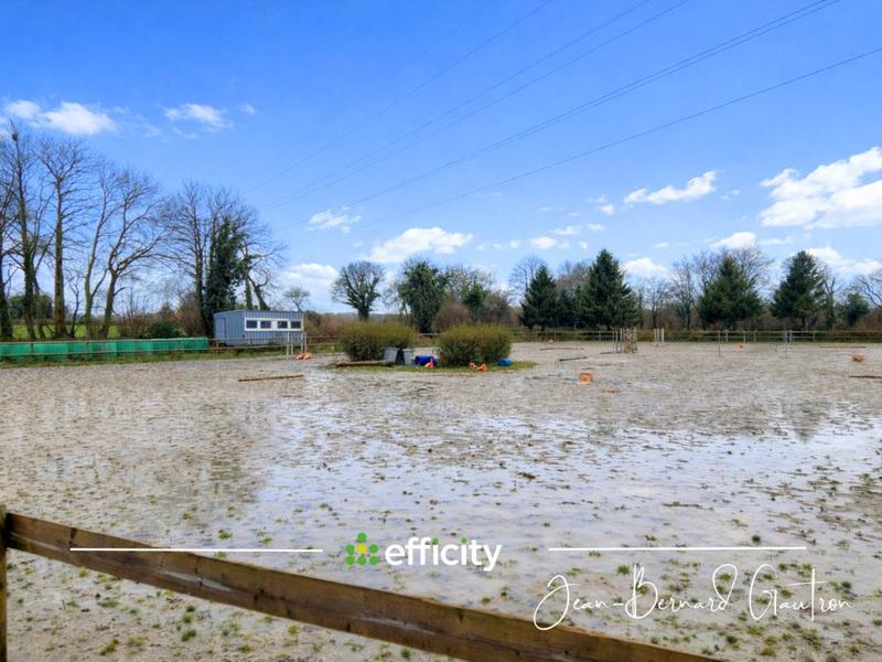 Maison de domaine équestre - 1 391 m² - 2 pièces