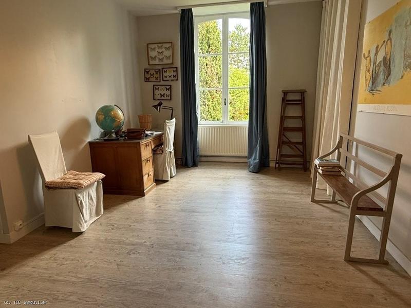 Maison - 230 m² - 8 pièces