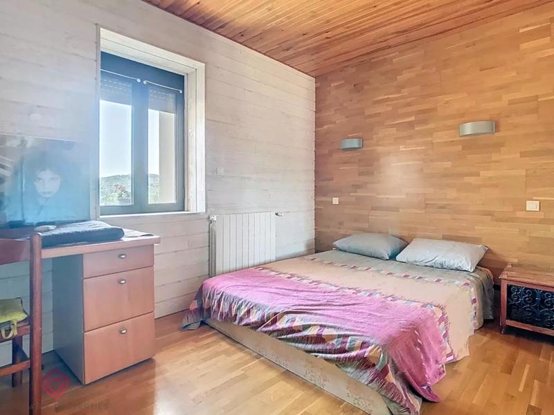 Propriété - 360 m² - 10 pièces