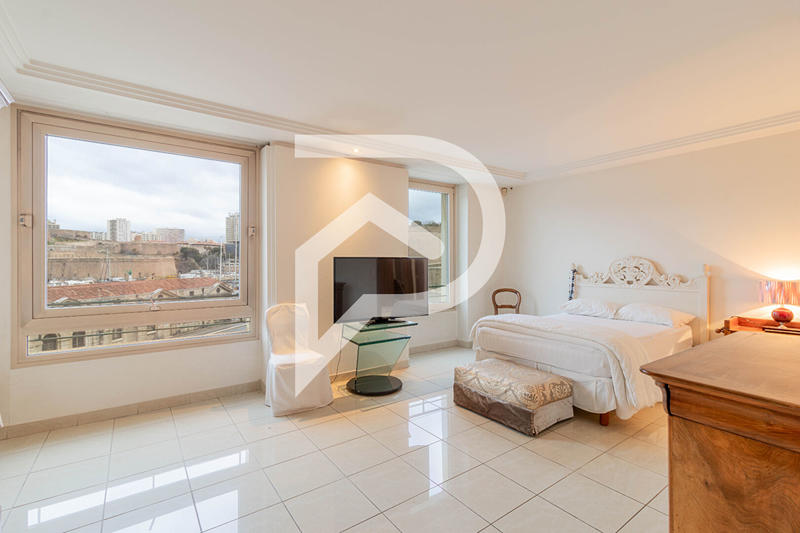 Appartement - 210 m² - 5 pièces