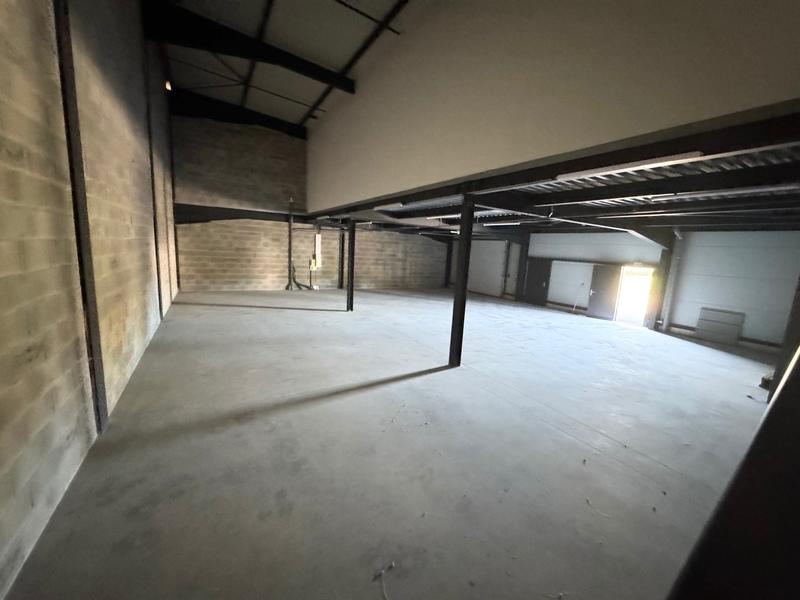 Entrepôt - 185 m² - 1 pièce