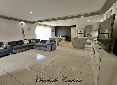 Maison - 253 m² - 9 pièces