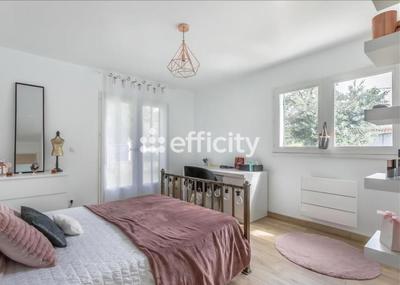 Maison - 166 m² - 8 pièces