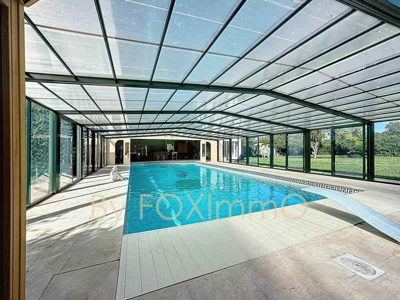 Propriété - 653 m² - 28 pièces