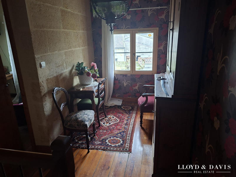 Maison - 201 m² - 9 pièces