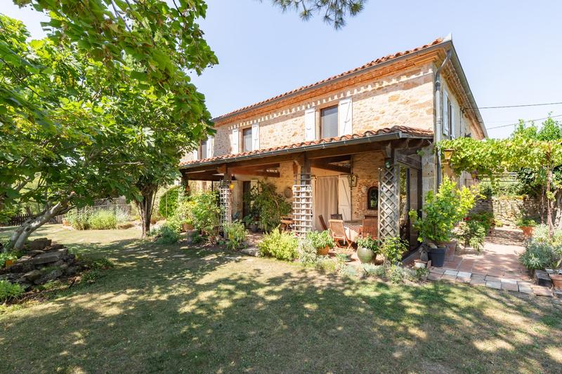 Maison - 250 m² - 10 pièces