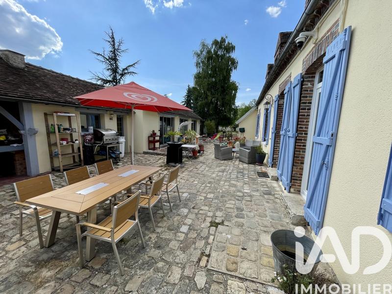 Maison - 220 m² - 8 pièces