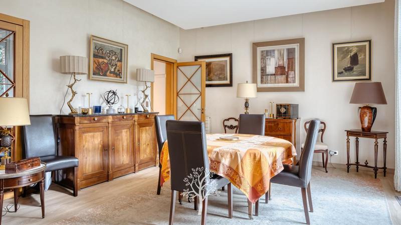Maison - 270 m² - 8 pièces