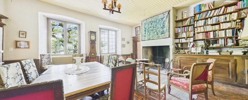 Demeure - 257 m² - 8 pièces