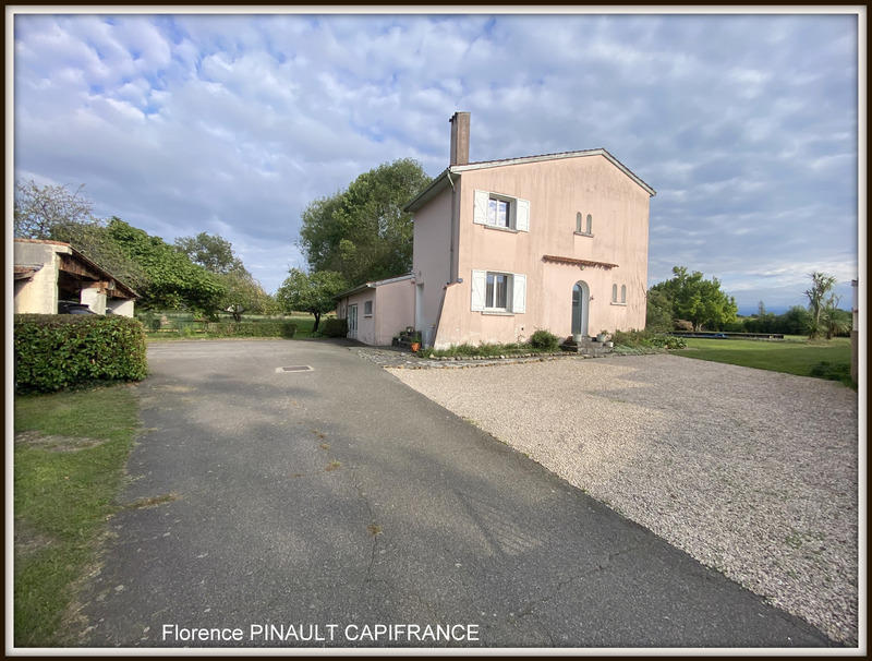 Maison - 219 m² - 8 pièces