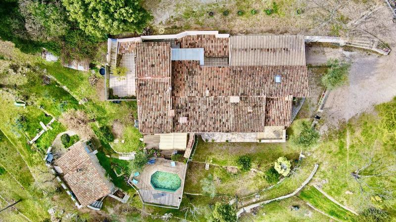 Propriété - 210 m² - 8 pièces