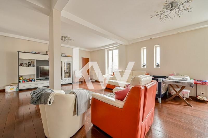 Maison - 230 m² - 8 pièces