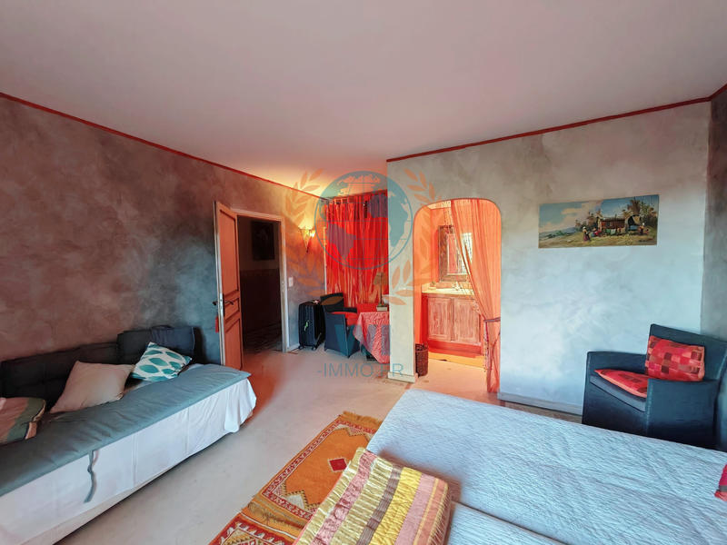 Maison - 280 m² - 7 pièces