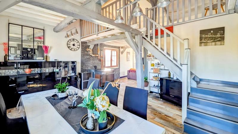 Propriété - 413 m² - 8 pièces