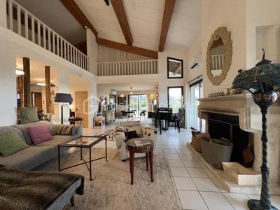 Villa - 260 m² - 8 pièces