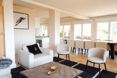 Maison - 240 m² - 10 pièces