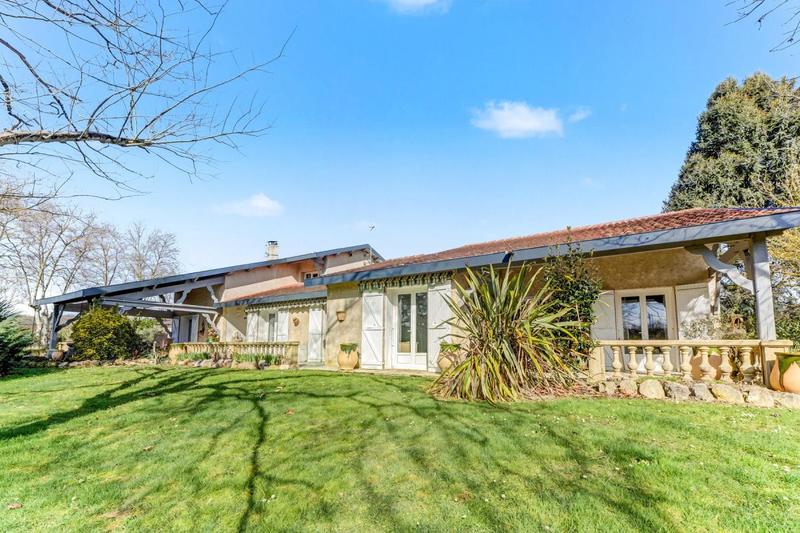 Propriété - 330 m² - 6 pièces