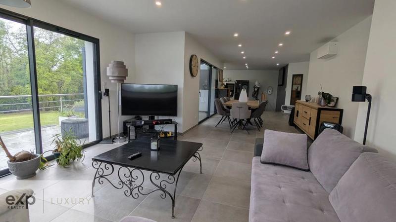 Propriété - 180 m² - 6 pièces