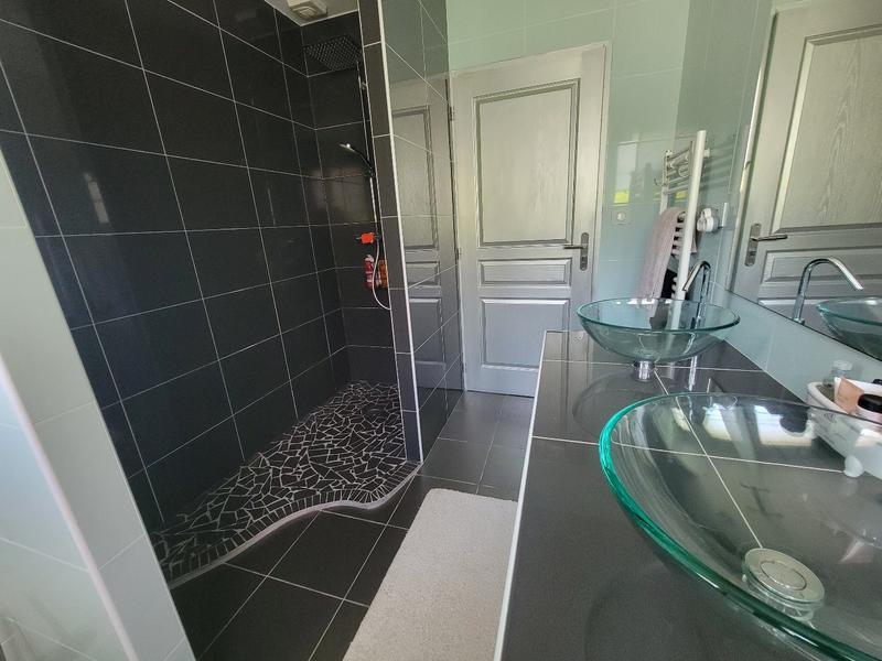 Maison contemporaine - 222 m² - 6 pièces