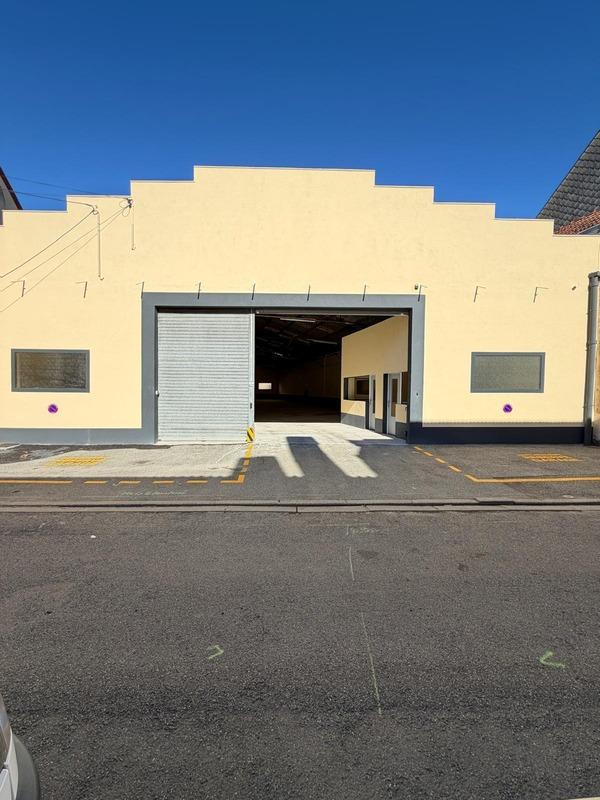 Entrepôt - 700 m² - 3 pièces