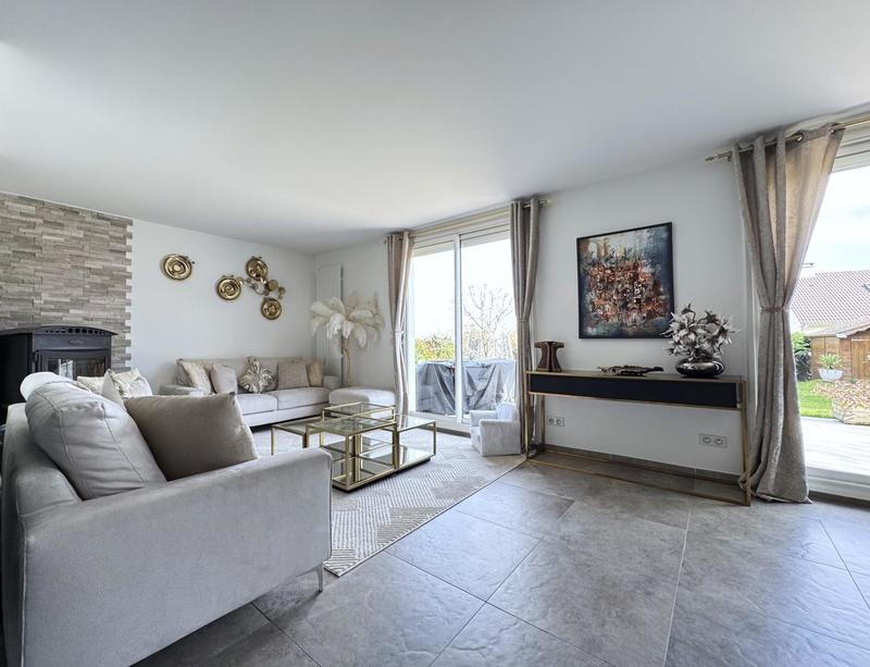 Maison traditionnelle - 212 m² - 8 pièces