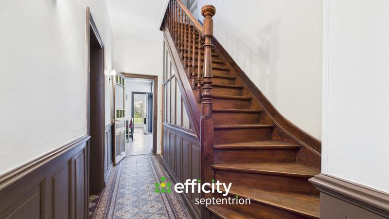 Maison - 277 m² - 11 pièces