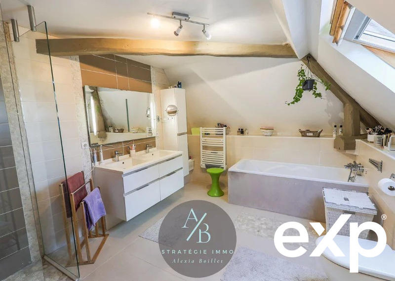 Maison - 240 m² - 7 pièces