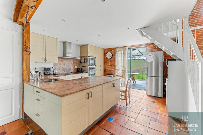 Maison - 239 m² - 8 pièces