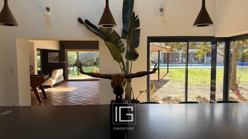 Maison - 300 m² - 7 pièces