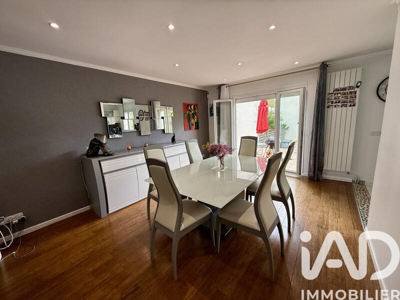 Maison - 200 m² - 8 pièces