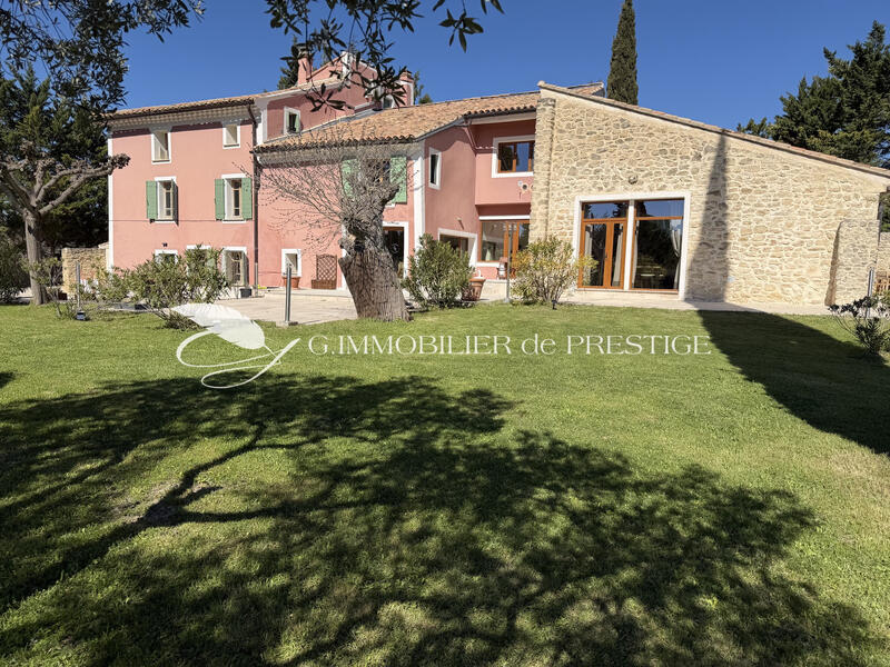 Propriété - 430 m² - 18 pièces