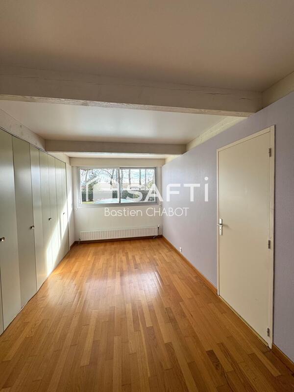 Maison - 252 m² - 6 pièces