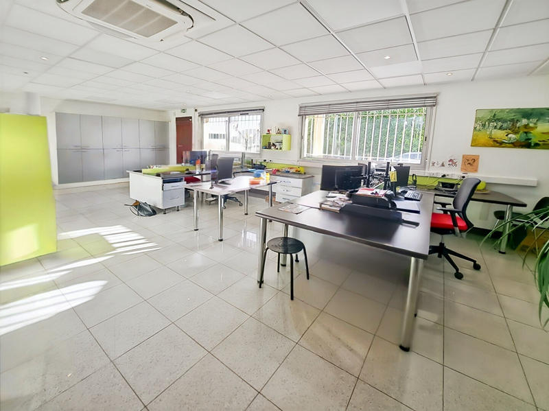 Bureau - 100 m² - 3 pièces