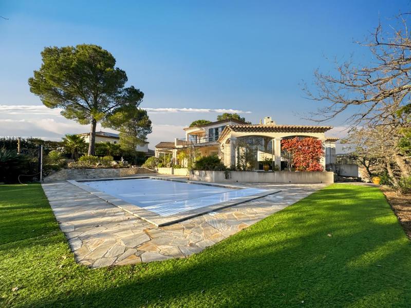 Maison - 192 m² - 6 pièces