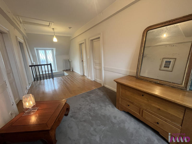 Maison - 200 m² - 8 pièces