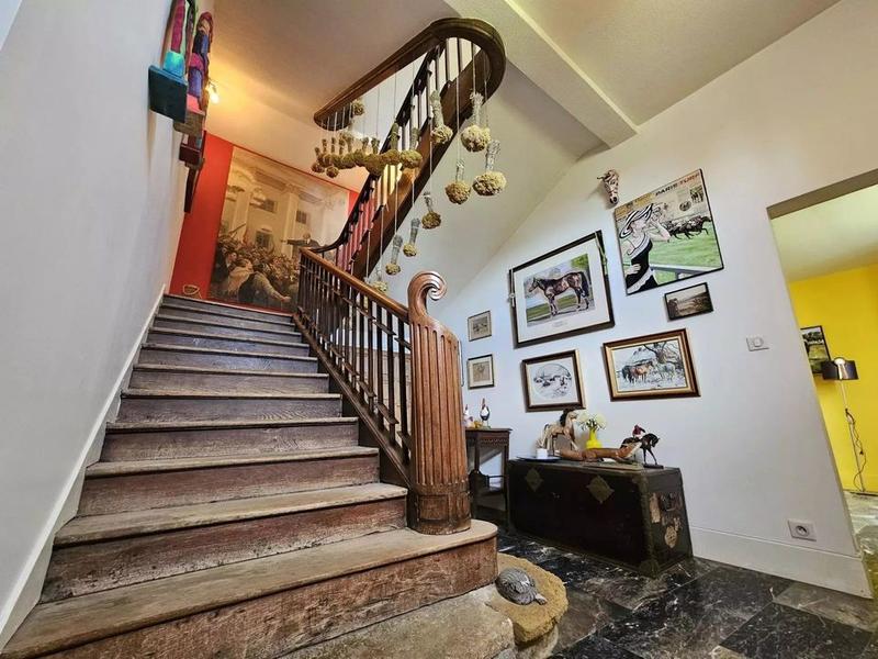 Maison - 365 m² - 8 pièces