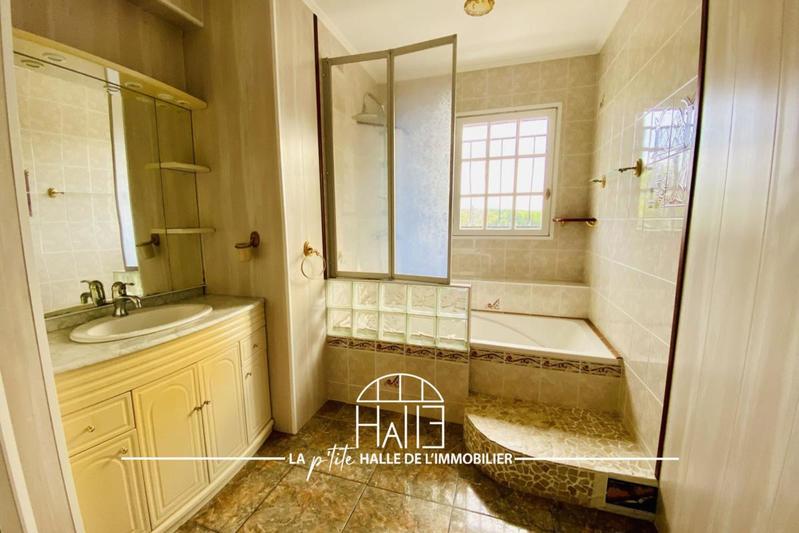 Maison - 227 m² - 9 pièces