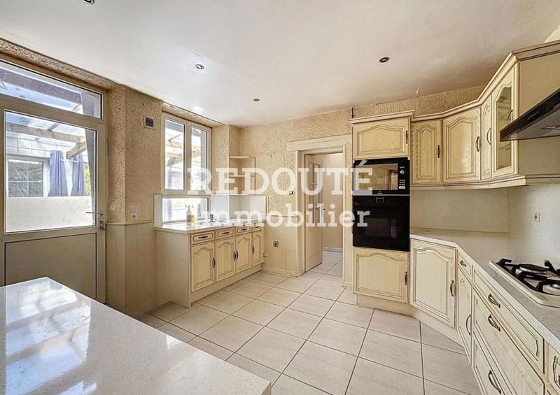 Maison - 228 m² - 8 pièces