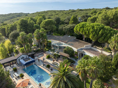 Maison traditionnelle - 420 m² - 5 pièces