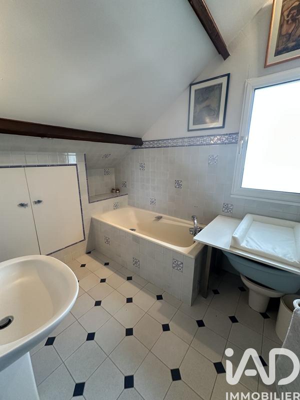 Maison - 268 m² - 9 pièces