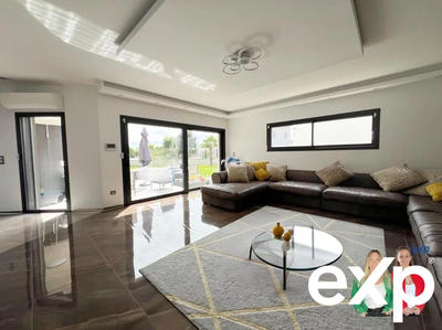 Maison - 234 m² - 7 pièces